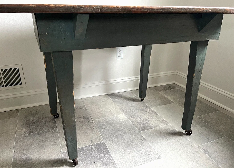 ANTIGUA MESA DE TRABAJO AGRÍCOLA PRIMITIVA AMERICANA DEL SIGLO XIX EXFOLIANTE PINTURA AZUL ANTIGUA PINO Foto 2 de 4