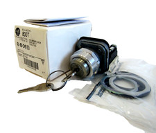 ALLEN BRADLEY 800T-E11A PUSH BUTTON CYLINDER LOCK SER. T  800TE11A NEW, SURPLUS
