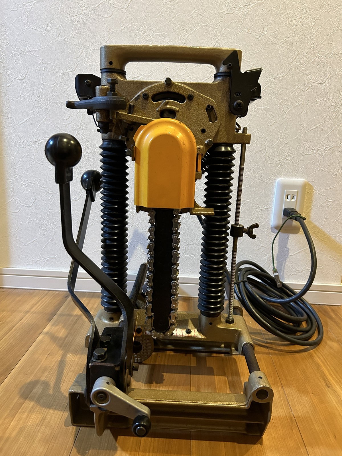 Makita 7104 Chain Mortiser Chain chisel power tool Tested 100V USED