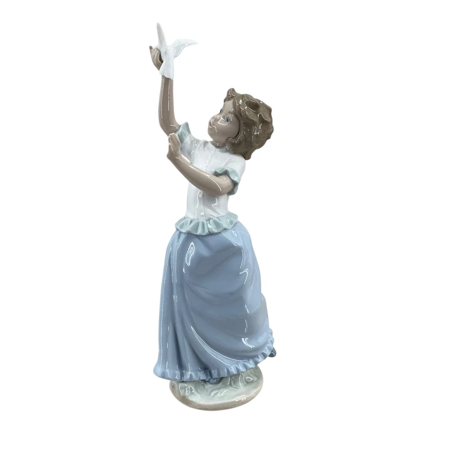 Lladro NAO Porcelain Figurine Girl with Dove 10" Tall Decor Art Vintage 1987 - Image 4 of 4