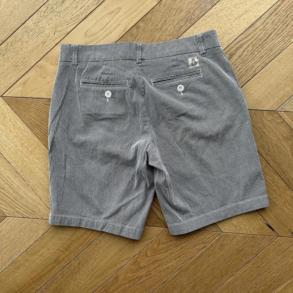 Tommy Hilfiger Stretch Flat Front Shorts Women’s Size 4 Striped Gray White - Image 4 of 4