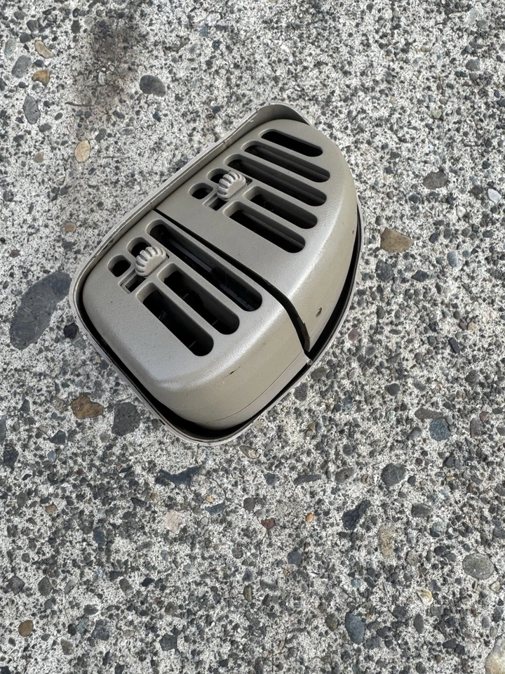 Ventilación de aire central para tablero de camioneta Chevy Tahoe Silverado 95-99 OEM bronceado Foto 2 de 4
