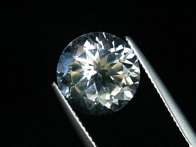 Petalit / Petalite 5,56 Ct. feines Rund Minas Gerais, Brasilien (5994m)