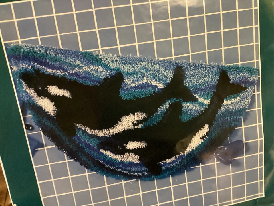 J&P Coats Latch Hook Rug Kit Orcas 17x34" Half Moon Bath Mat Whales Beach Sealed - Image 4 of 4