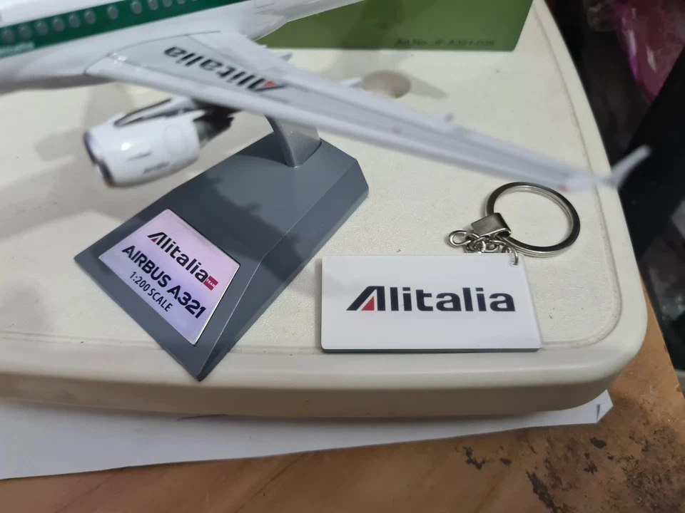 Alitalia TEAM Airbus A321 CEO  I-BIXL - Scala 1:200 Die Cast - JFox 200 - Immagine 4 di 4