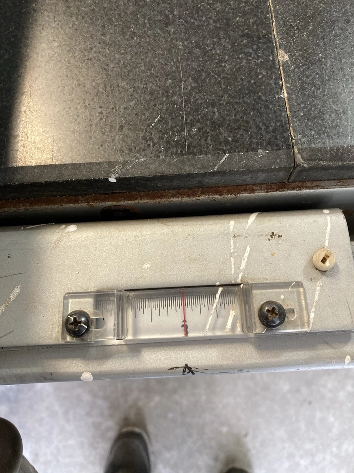 Sierra de mesa estriada con soporte y Herc-U-Lift Mover Foto 3 de 4