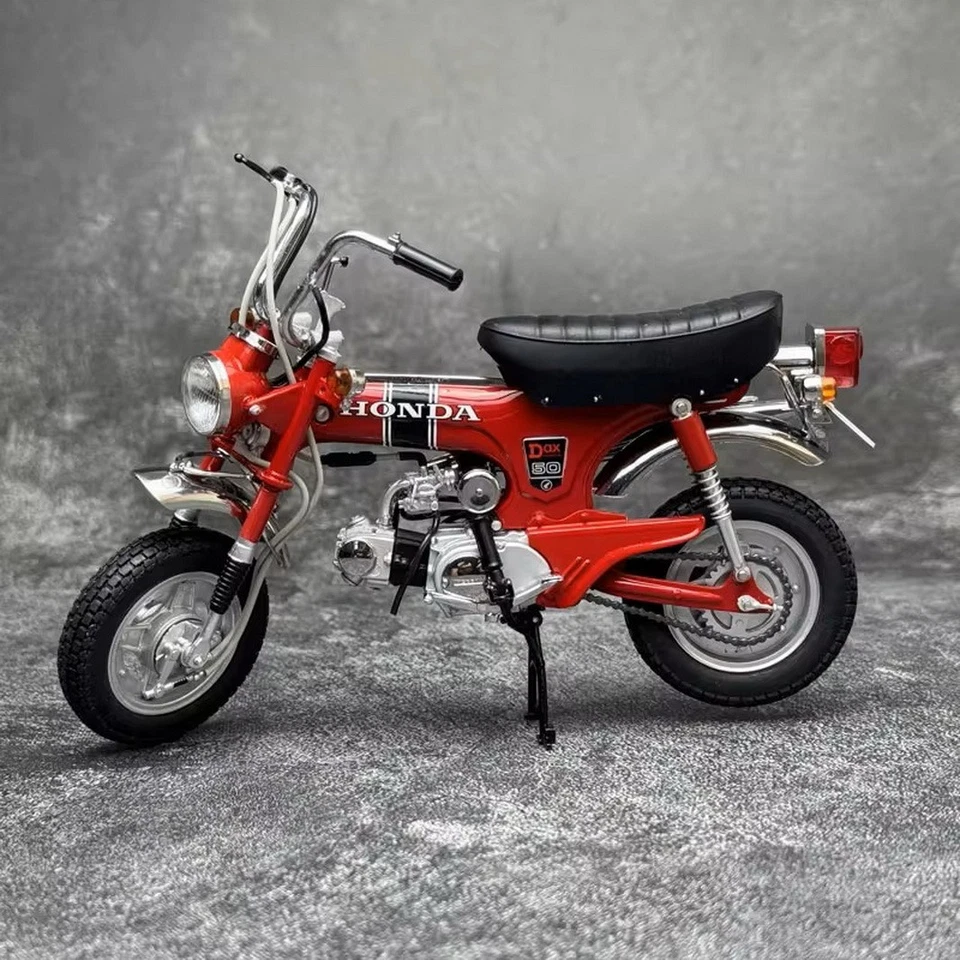 EBBRO 1/10 Scale Honda DAX ST50 1969 Red Motorcycle Diecast Model Toy Gift - Image 3 of 4