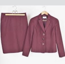 WOMENS LE SUIT CREAMY WITH TAUPE IN THE EMBROIDERY 2 PIECE Size 6p