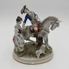 L68-CERAMICA CAPODIMONTE-SCENA GALANTE-CAVALIERE DAMA CAVALLO CANE ARTE REGALO
