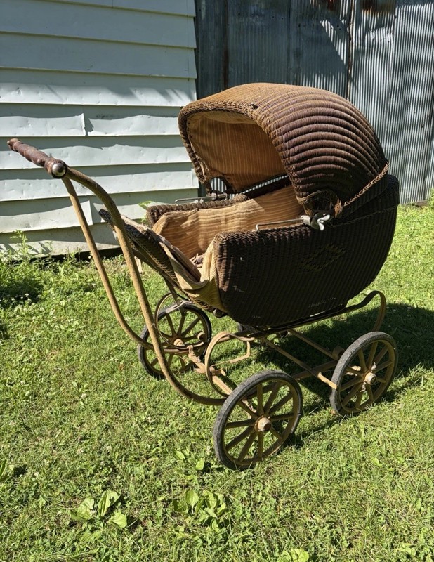 Victorian Era Heywood Wakefield Co. Antique Rattan Baby Carriage 