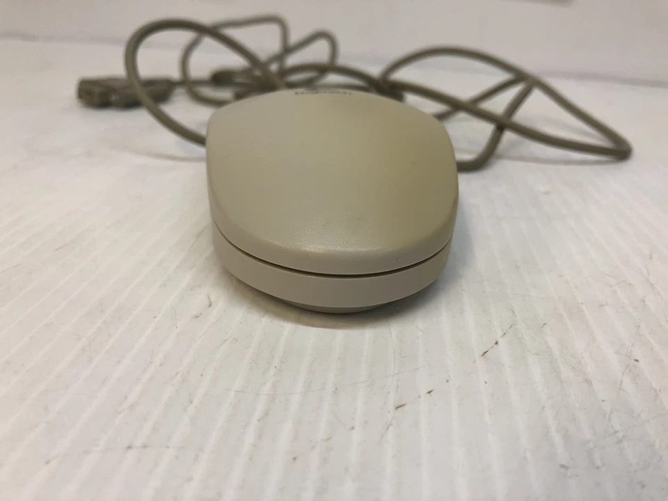 LOGITECH M-M35 3-BUTTON WIRED SERIAL TRACKBALL MOUSE, RETRO GAMING MOUSE - Image 4 of 4