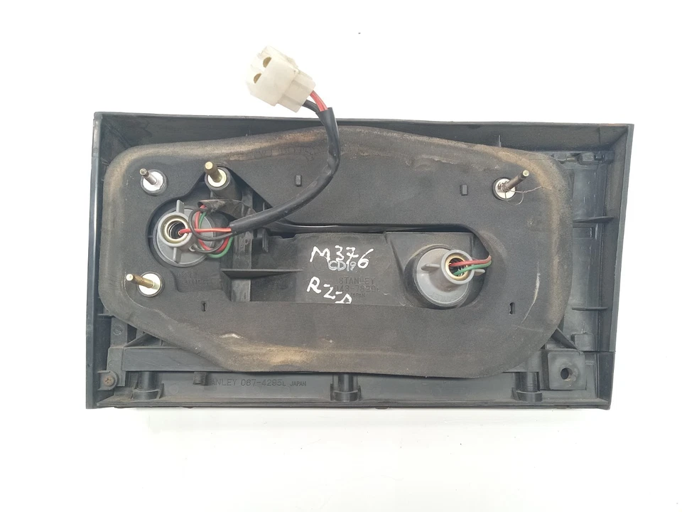 1988-1991 MAZDA 929 REAR DRIVER LEFT SIDE TAIL LIGHT OEM, 166-58342 - Image 4 of 4