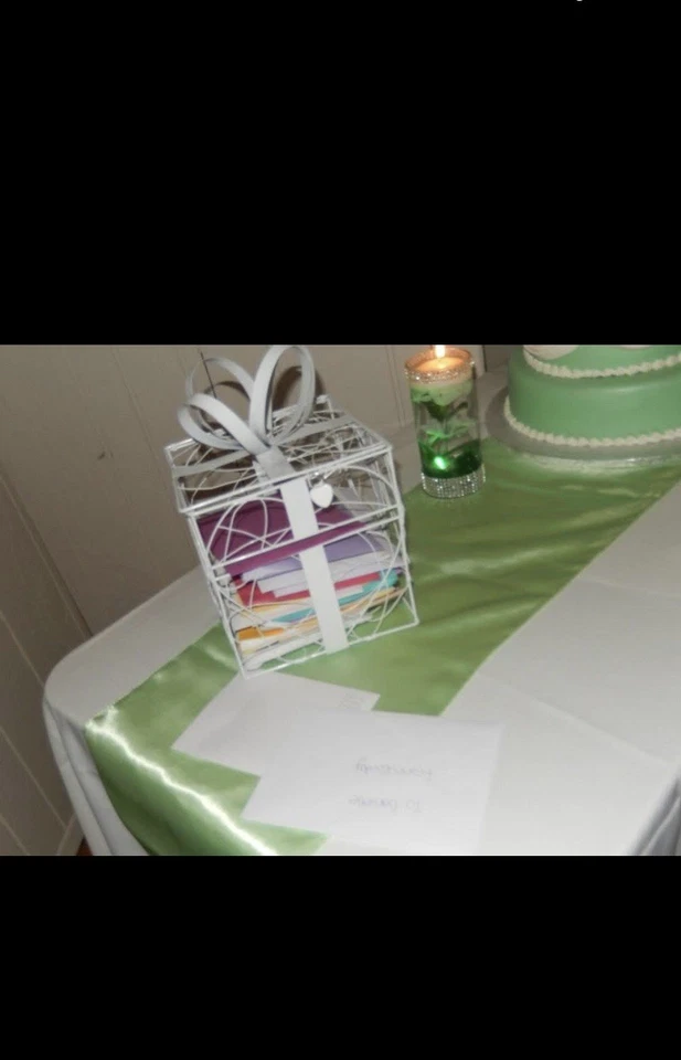 Fundas para sillas de banquete y mantelería Foto 3 de 3