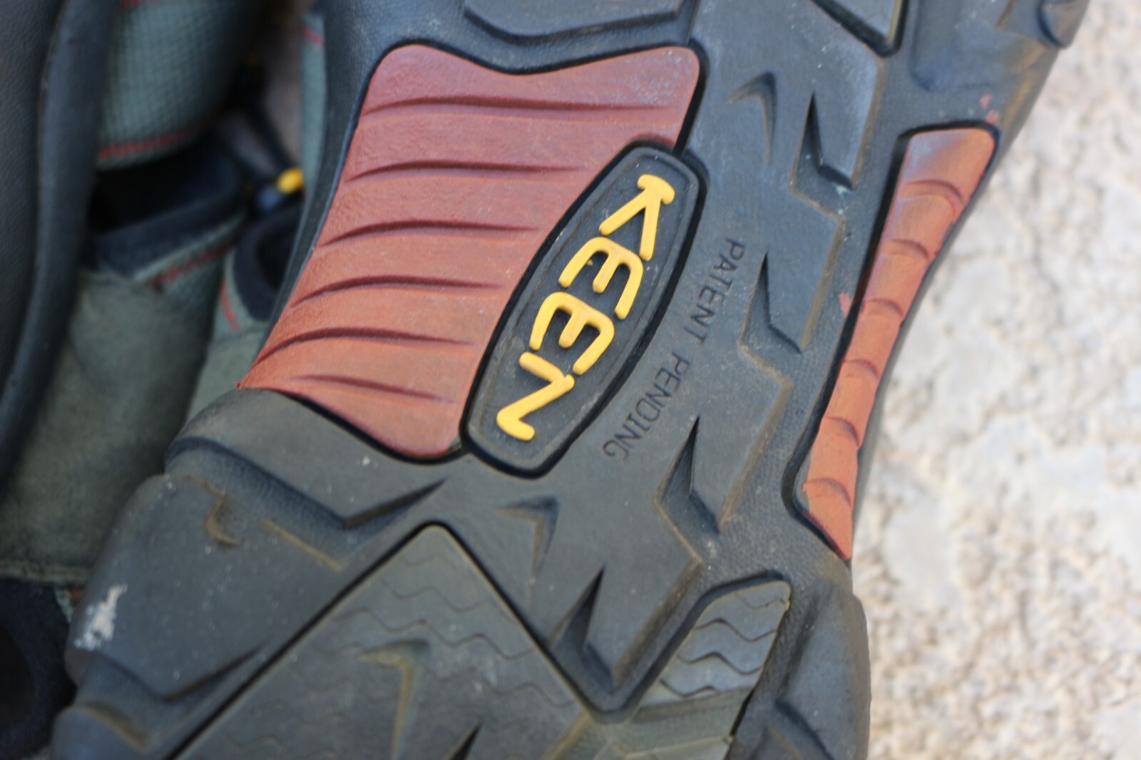 Scarpa sandalo impermeabile uomo Keen. Taglia 10. Colore verde militare