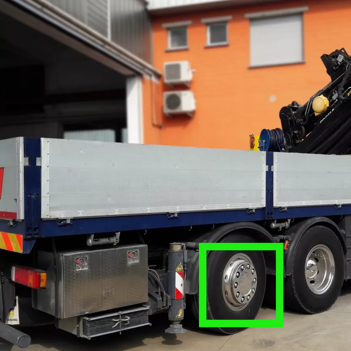 Copricerchi Aperti Per Camion In Acciaio Inox – 22,5 Pollici, Adatti A Cerchi A 10 Fori, Venduti Singolarmente