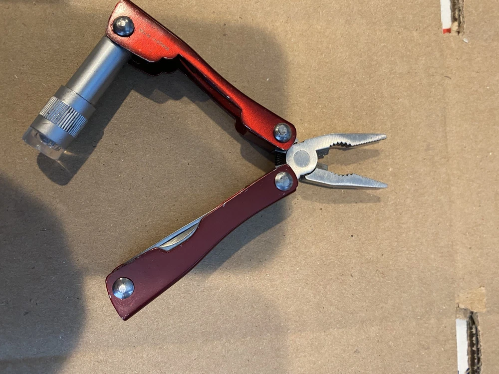 Multi Tool Knife Pliers Pocket Folding Multitools with Screwdriver  Flashlight*