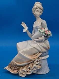 Santa Rufina Porzellan Figur Dame mit Blumenstrauß sitzend Vintage Sammler Deko