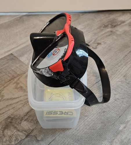 Cressi Matrix Mask in Black Flame Red, Freediving, Scuba, Snorkelling - Picture 5 of 10