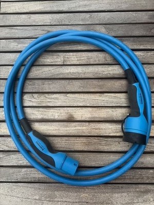 Mennekes Elektroauto-Ladekabel 36213 Mode 3, 4 m, Typ 2 zu Typ 2, 3-phasig, 32 A