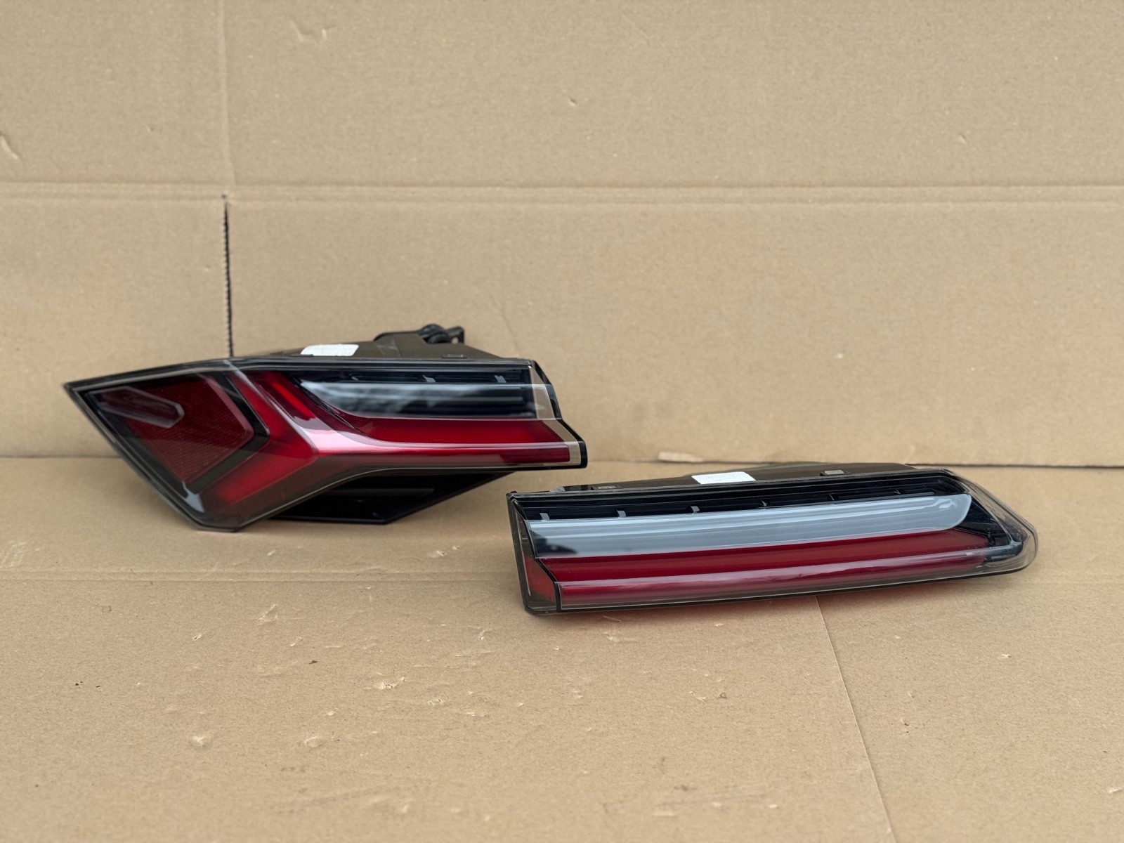 18 19 20 21 22 23 24 Lamborghini Urus LH Left Tail Lamp Perfect!