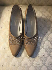 Vintage Rober Clergerie Size 7 1/2 Taupe Beige Perforated Stacked Heels