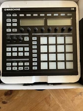 Native Instruments MK1 Maschine Mikro MIDI Controller