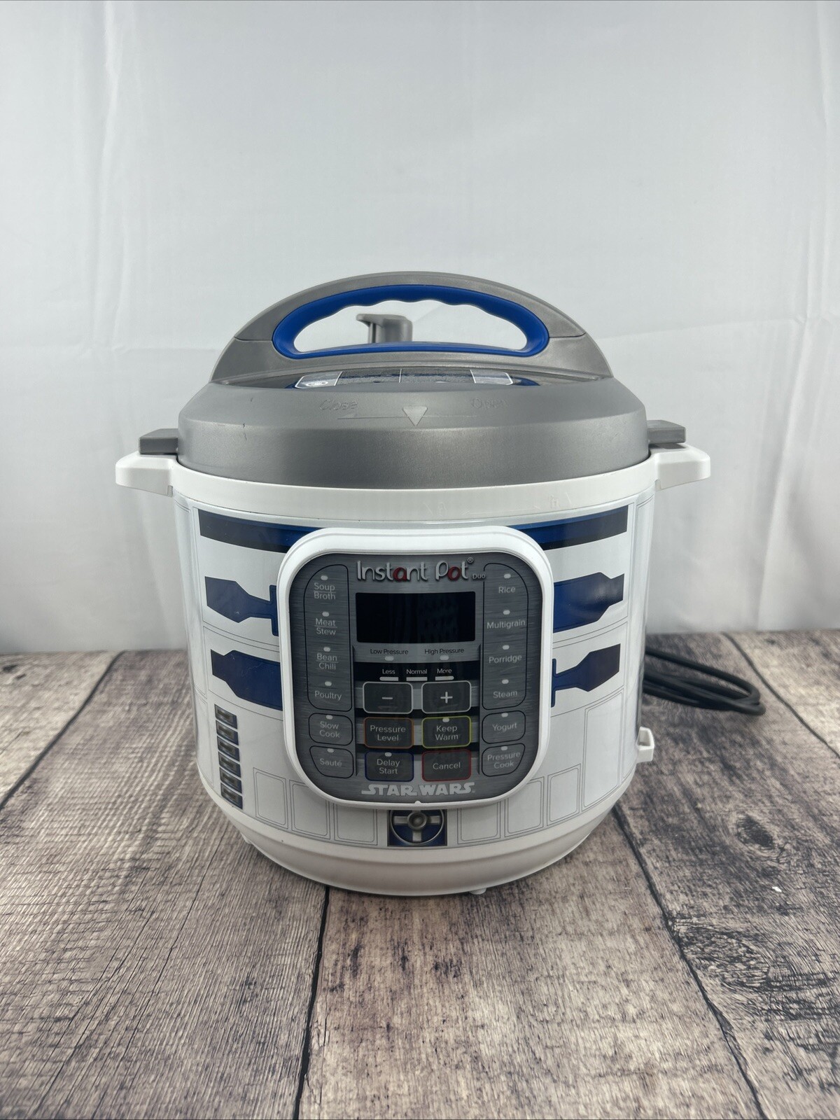 Instant Pot 112-0104-01 Electric Pressure Cooker - White Works Great-image