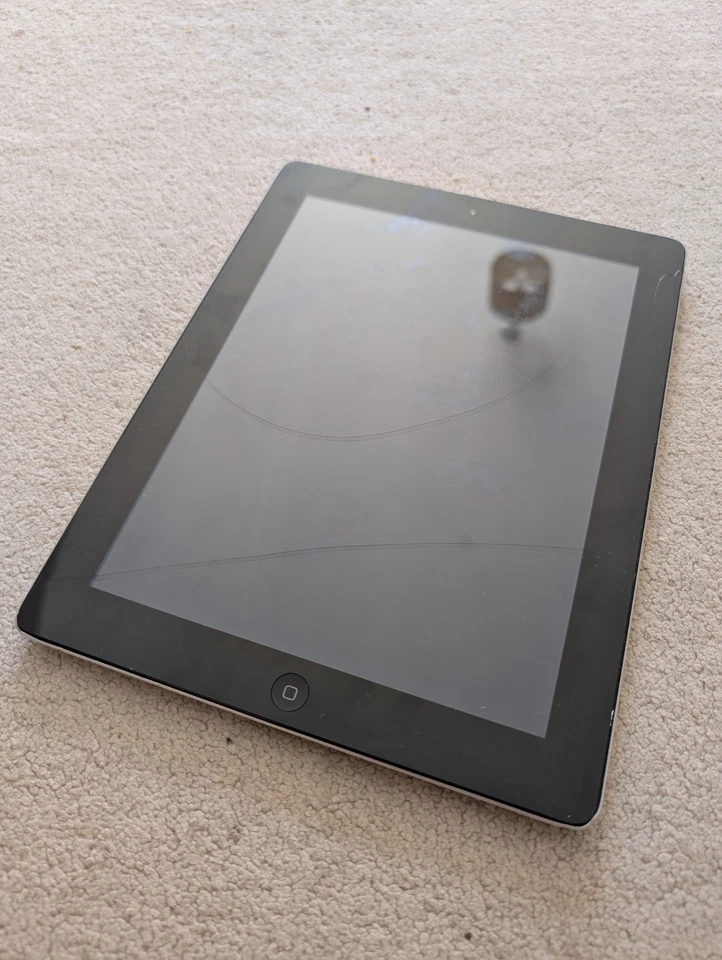 Bundle of Apple iPad A1395 64GB & A1219 16GB for Parts Or Spares - Image 2 of 4