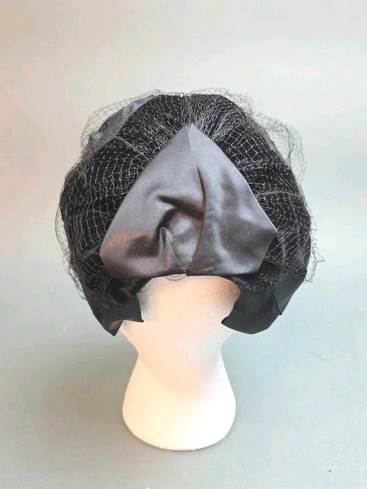 Винтажная черная бархатная и атласная церковная шапка-таблетка с сеткой - Изображение 4 из 4