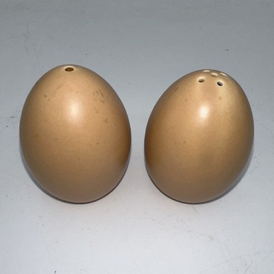 Brown Egg Salt & Pepper Shaker Set  2.5   Tall Salt Has Crack O4