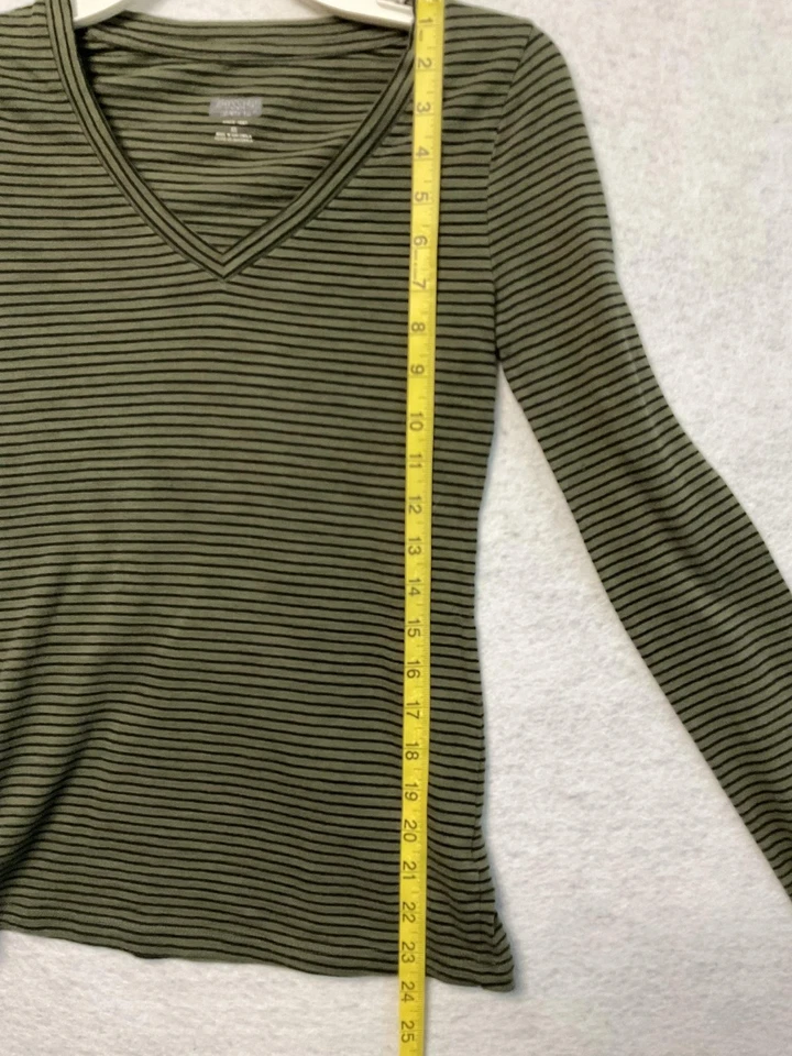 Camisa Mossimo Supply Co para mujer XS verde negra a rayas cuello en V manga larga acanalada Foto 4 de 4