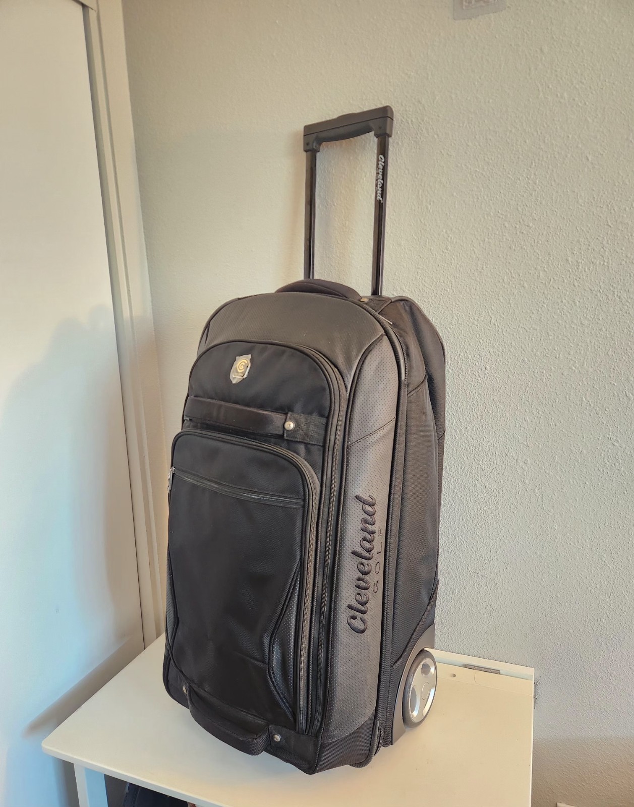 Cleveland Golf 29 Inch Wheeled Travel Suitcase Rare Luggage Bag