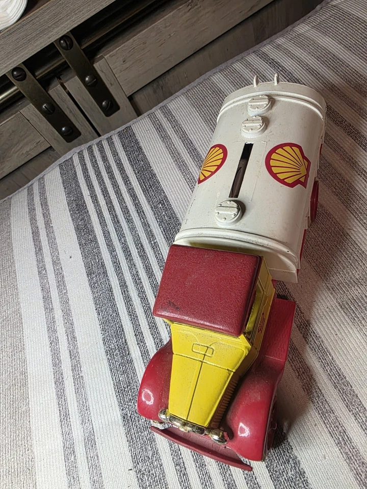 Lot of 3 Vintage ERTL Diecast Ford Truck Banks with Keys - Shell, True Value, Sc - Image 3 of 4