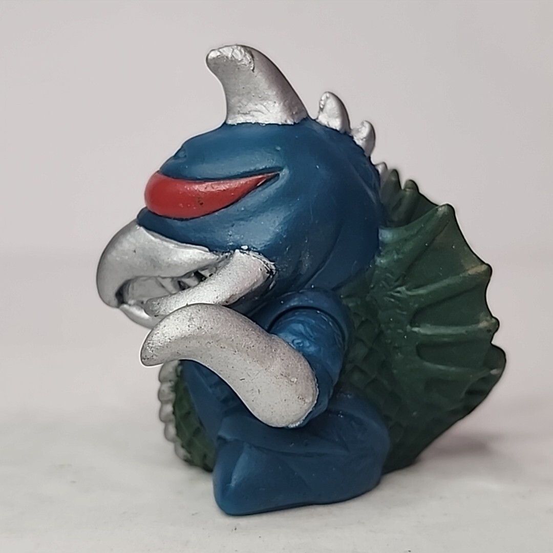昭和 レトロ モンスターらんど ? 恐竜 怪獣 半魚人 紫 フィギュア 指