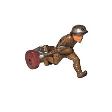 M124 Manoil Toy Soldier Running with Anti-Tank Gun Wooden Wheels Dimestore