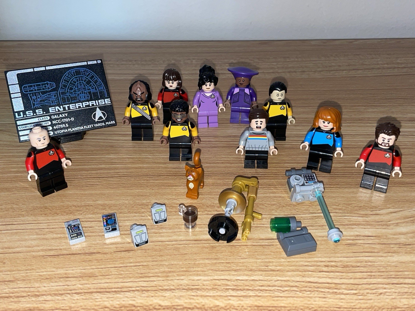 Lego Mini Figures Full Set Star Trek Next Generations Rare Limited Edition