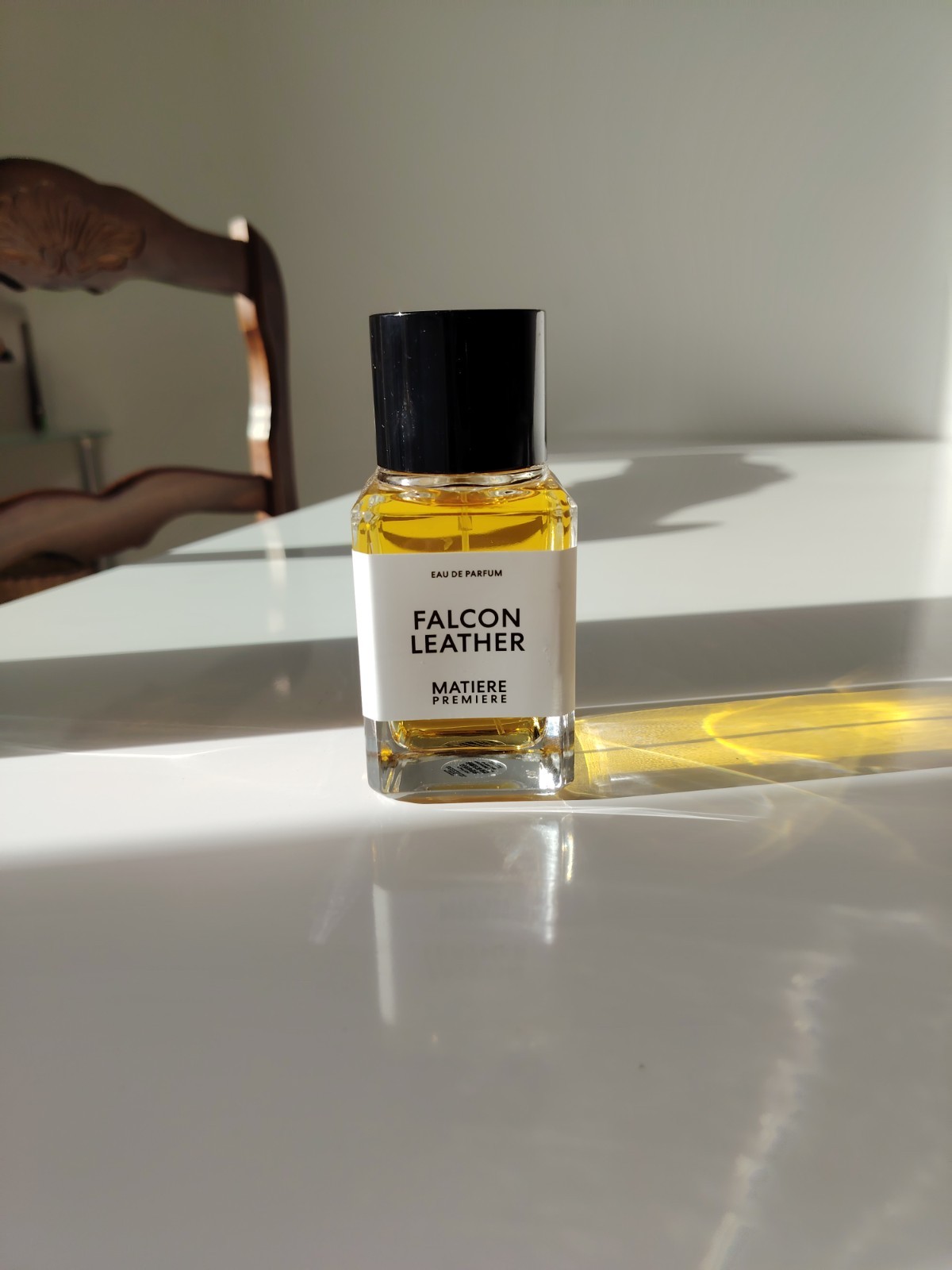 Falcon Leather Matière Première parfum contre les fragrances éphémères