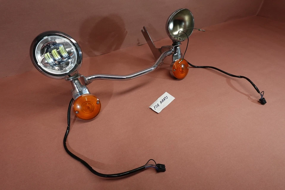 08-09 Harley Davidson Electra Glide Standard FLHT FRONT TURN SIGNAL LIGHT BAR - Image 2 of 4