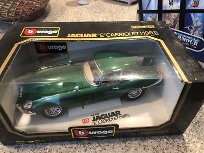 Burago Gold Series Green Jaguar''E'' Cabriolet (1961) 1:18 scale