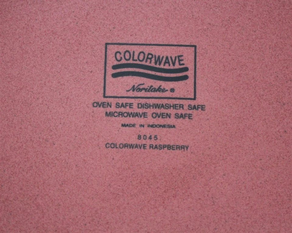 NORITAKE Colorwave Rojo Frambuesa 4 piezas Ajuste de Lugar * Cupé * Cena Ensaladera Tazón Taza Foto 4 de 4