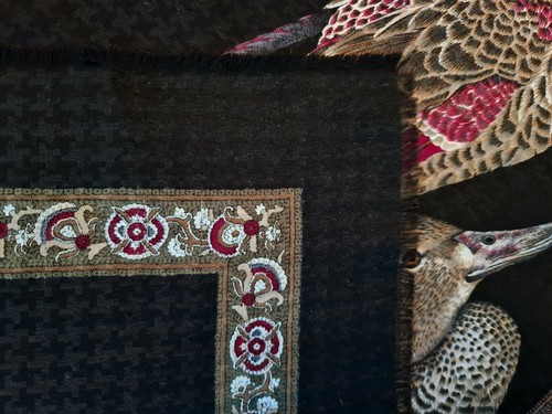 SCARF VINTAGE AUTHENTIC ANIMAL ART WILD DUCKS BLACK GRAY BURGUNDY 46" SQUARE - Picture 4 of 4