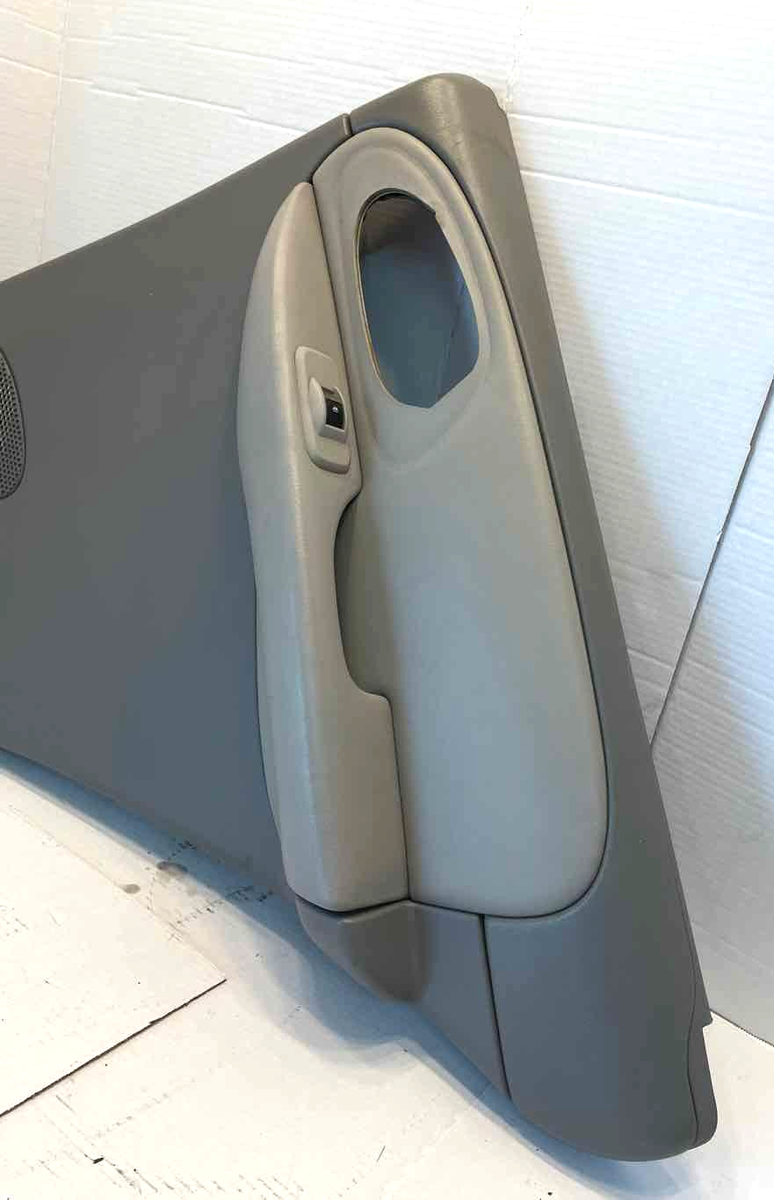 2005-2009 Chevy Trailblazer RH Rear Door Trim Panel P/N 15155363