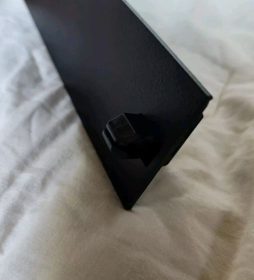 Black Box RM1031 19" IT Rackmount Tool-Less Blanking Panel - 1U, Black - Image 4 of 4