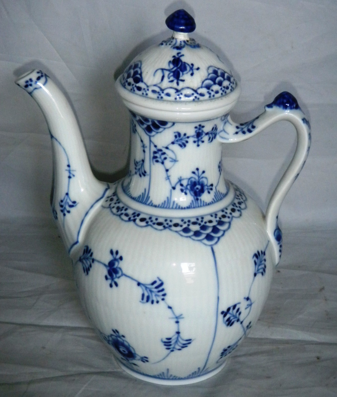 Royal Copenhagen – Denmark – Blue Fluted Half Lace #519 – COFFEE POT