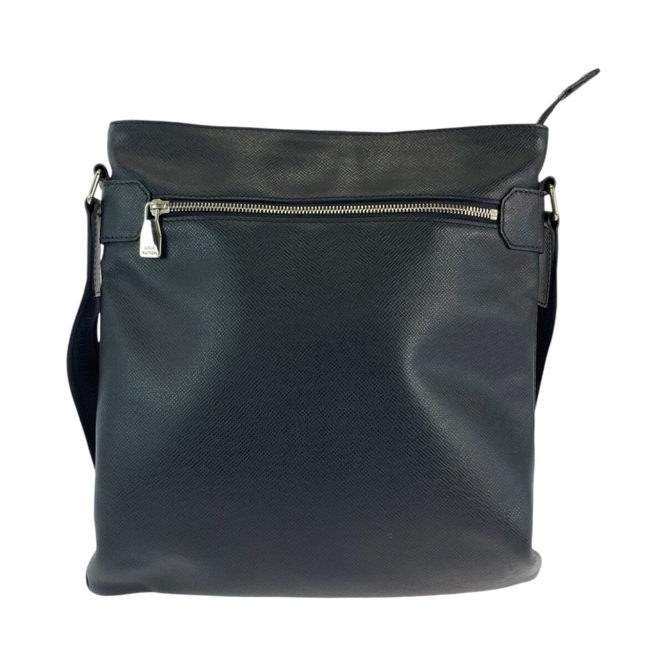 Authentic LOUIS VUITTON Taiga Sasha M32712 Shoulder Bag Messenger Bag