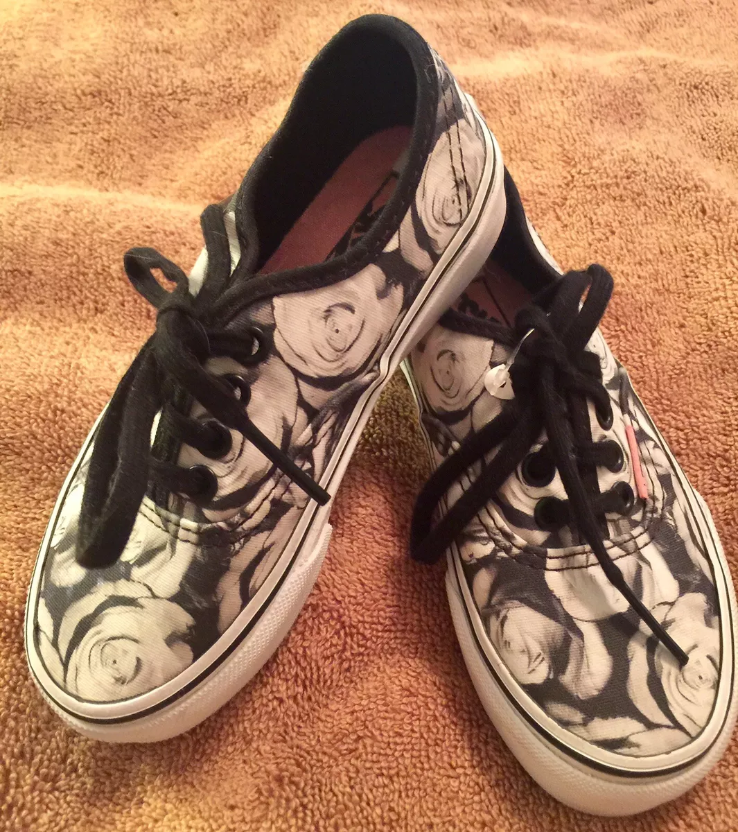 Imagenes de online tenis vans blancos