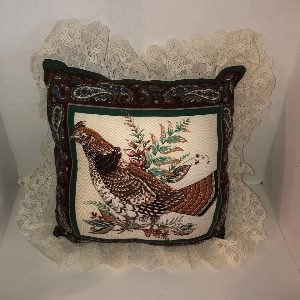 Lote De Colección De 2 Almohadas Decorativas Faisán Volantes Ganso Encaje Shabby Chic Firme Foto 3 de 4