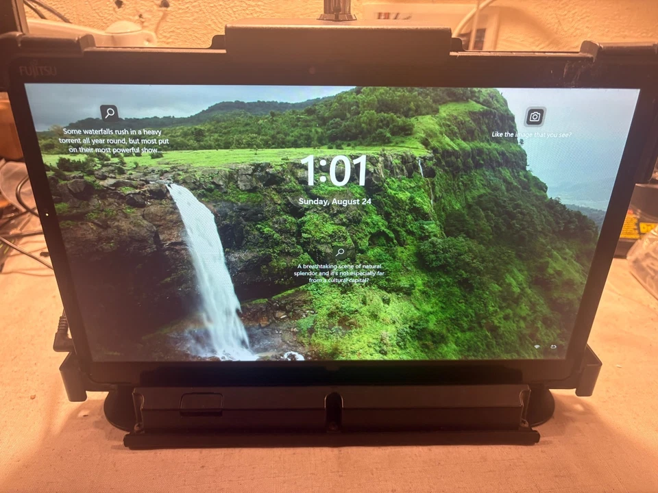 Fujitsu Stylistic Q738 Core i5-8350U 1.70GHz 8GB RAM 256GB NVMe Windows 11 Pro - Image 3 of 4