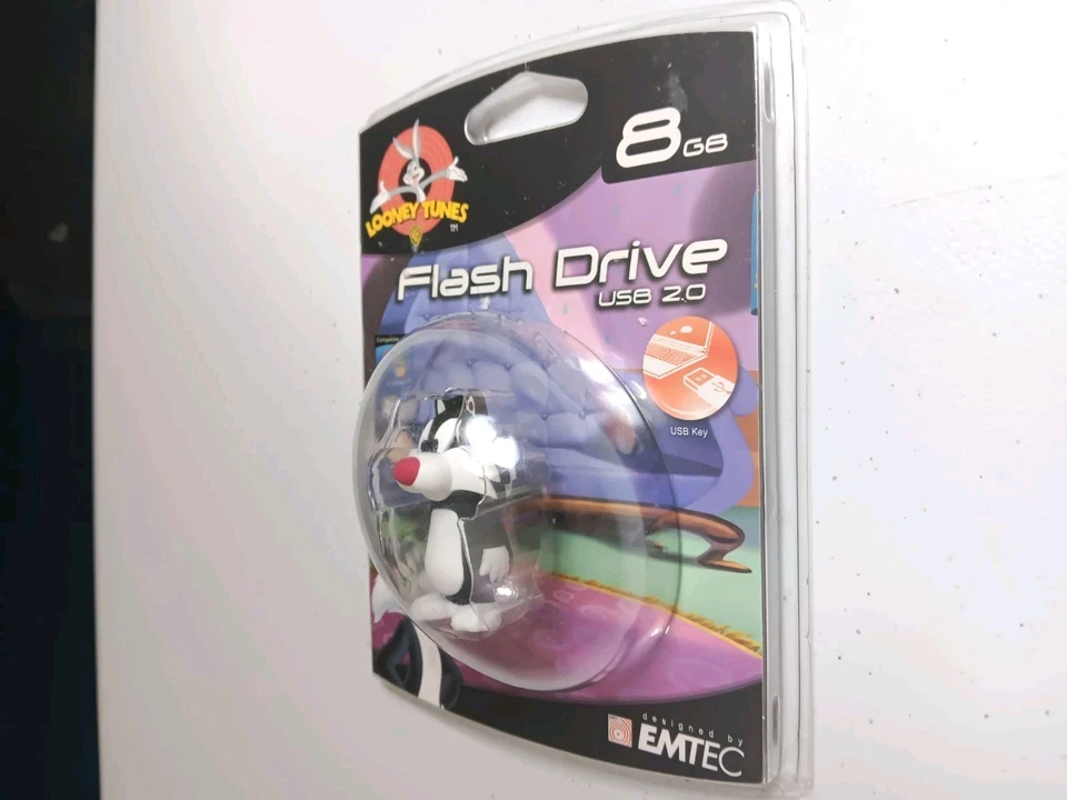 EMTEC Looney Tunes Silvester the Cat 8 GB Flash Drive USB 2.0 - Image 3 of 4