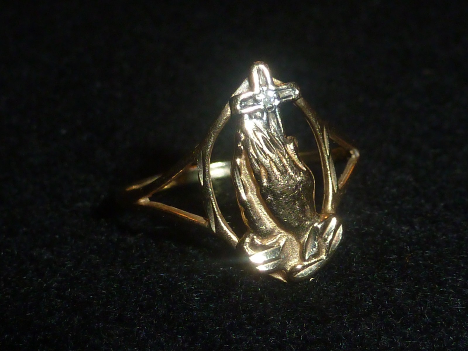 10K SOLID YELLOW GOLD "PRAYING HANDS"  RING - SIZ… - image 5